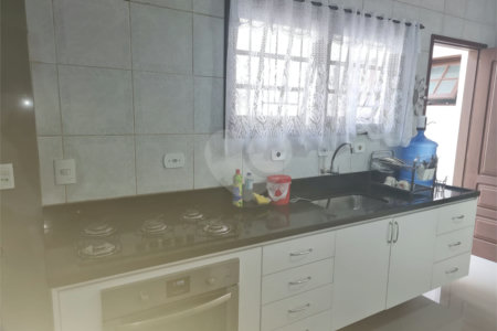 Sobrado à venda ou para alugar com 3 quartos, sendo 2 suítes,  em Ferreira, São Paulo, SP
