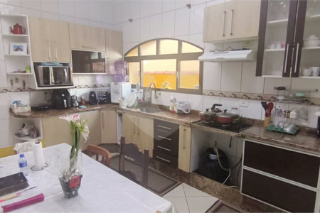 Casa à venda com 4 quartos, sendo 3 suítes, em Jardim Vila Galvão, Guarulhos, SP