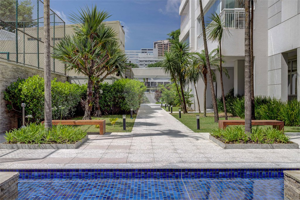 Apartamento à venda com 4 quartos, sendo 3 suítes, em Alto da Boa Vista, São Paulo, SP