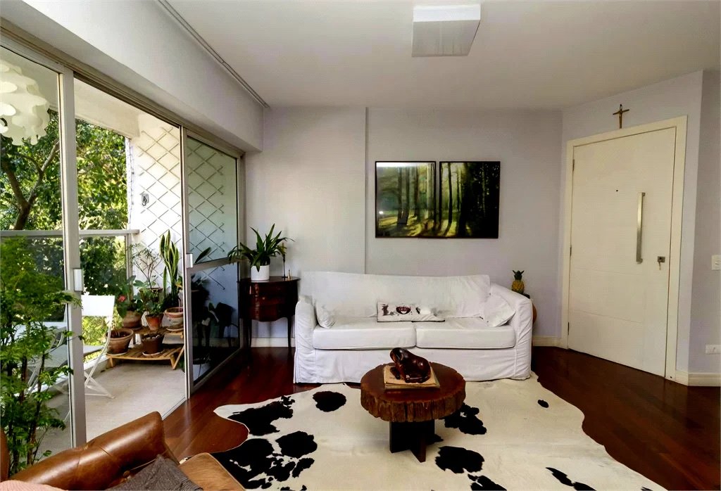 Apartamento à venda com 3 quartos, sendo 2 suítes, em Pinheiros, São Paulo, SP