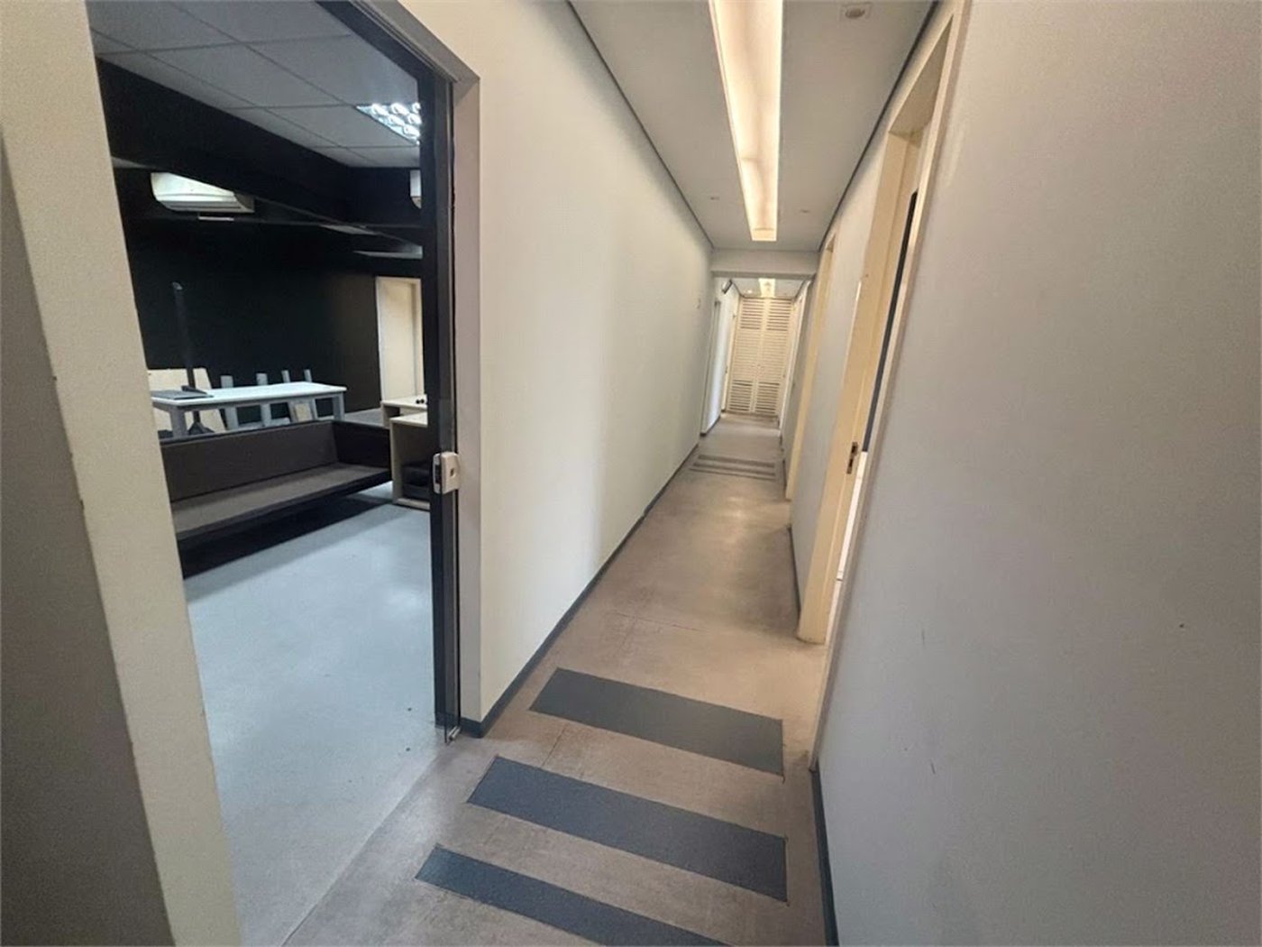 Sala Comercial para venda e locação, Estuário, Santos - SA0057.