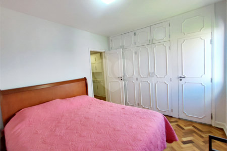 Apartamento à venda com 3 quartos, sendo 1 suíte, em Alto da Boa Vista, São Paulo, SP