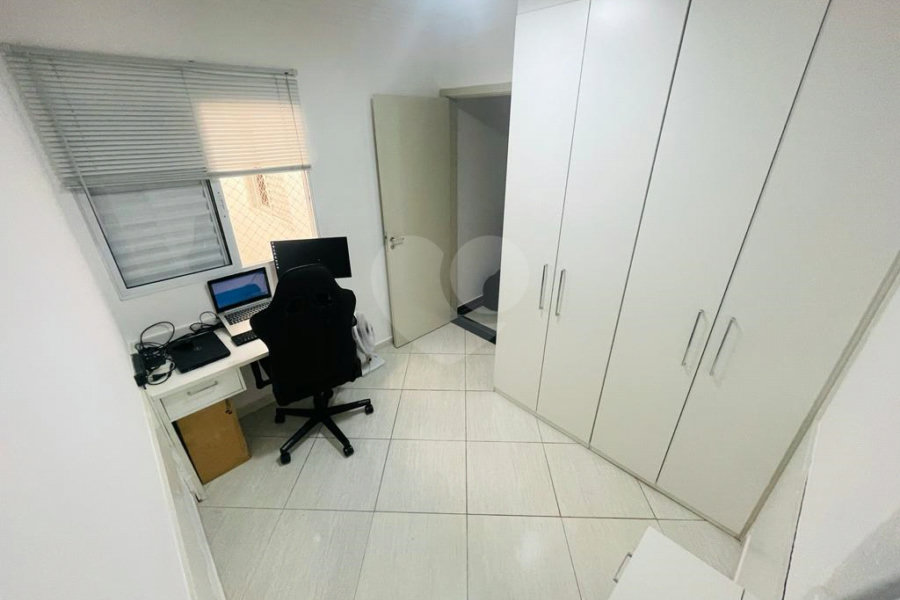 Casa à venda com 3 quartos, sendo 1 suíte,  no condomínio Rafaela I, São Paulo - SP