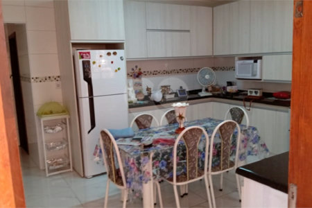Casa à venda com 4 quartos, sendo 2 suítes,  em Jardim Terezópolis, Guarulhos, SP