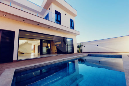 Casa à venda com 4 quartos, sendo 3 suítes, no condomínio Villa Sapezal, Indaiatuba - SP