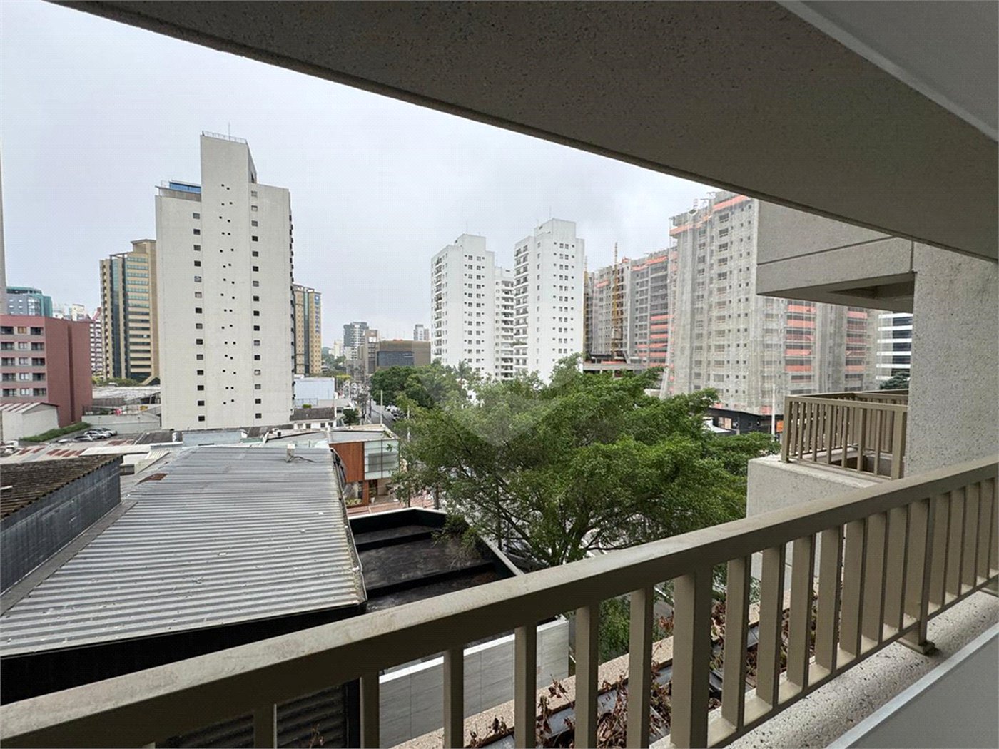 Apartamento à venda com 3 suítes em Moema, São Paulo, SP