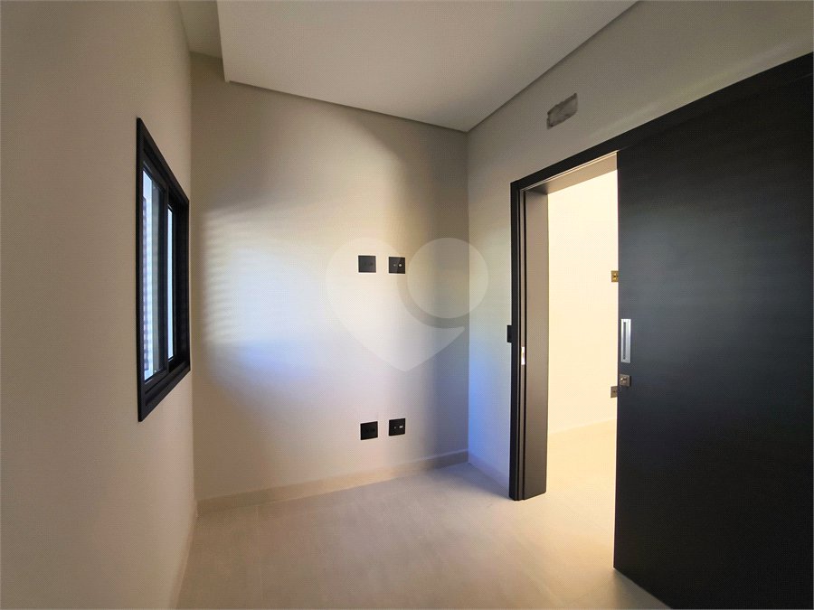 Casa à venda com 2 quartos, sendo 1 suíte, no condomínio Terras de São Francisco, Sorocaba - SP