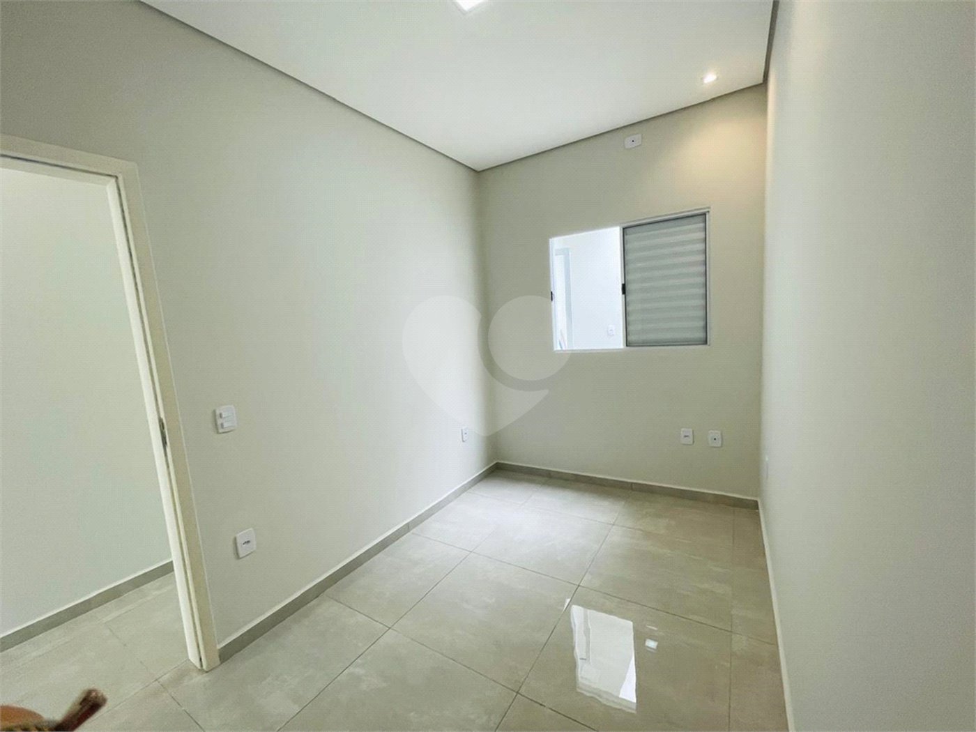Casa de Vila à venda com 2 quartos em Jardim Dona Tereza, Sorocaba, SP