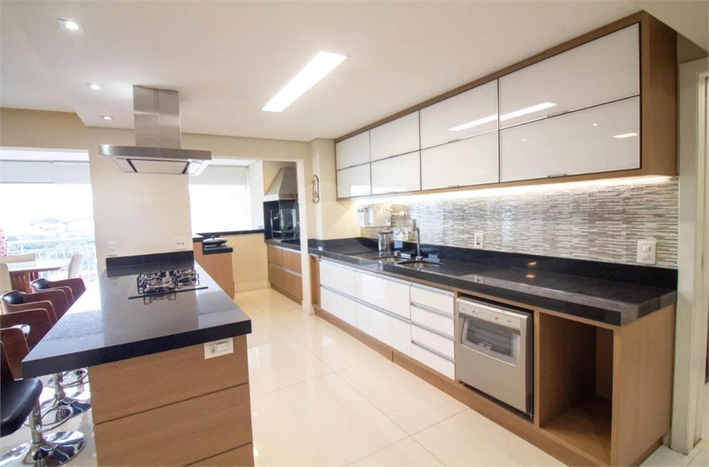 Apartamento à venda com 3 suítes em Jardim Dom Bosco, São Paulo, SP
