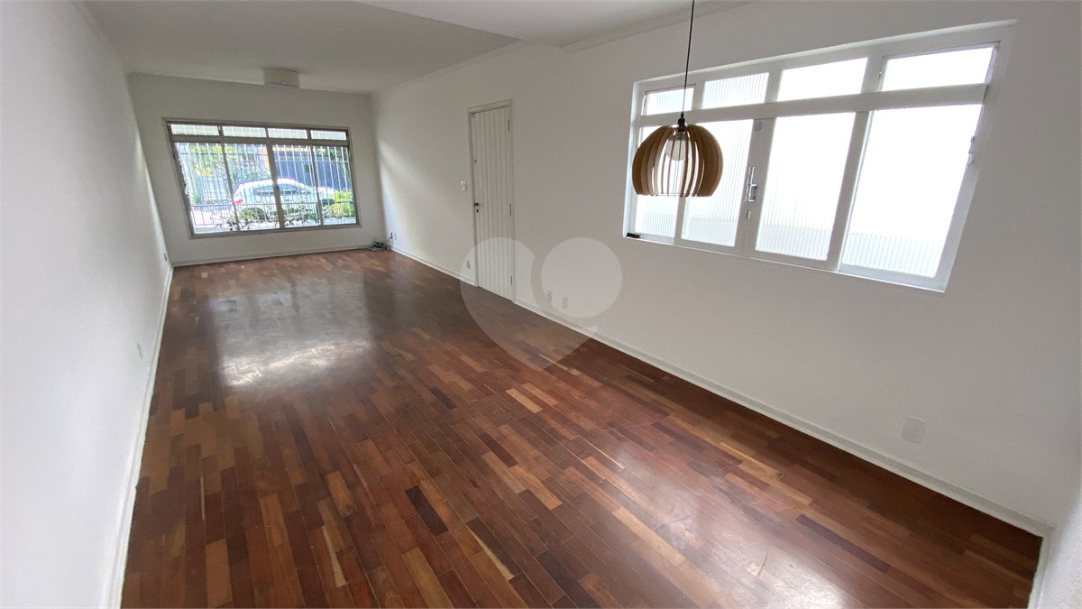 Sobrado à venda com 3 quartos, sendo 1 suíte, em Brooklin Velho, São Paulo, SP