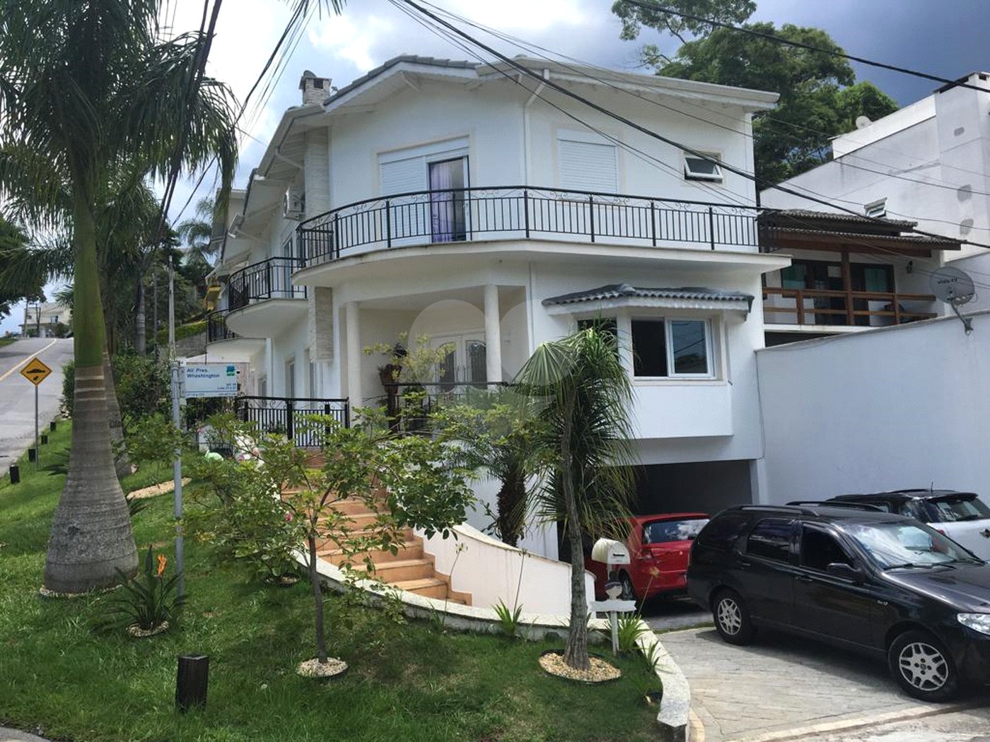 Casa à venda com 3 suítes no condomínio Aruã, Mogi das Cruzes - SP