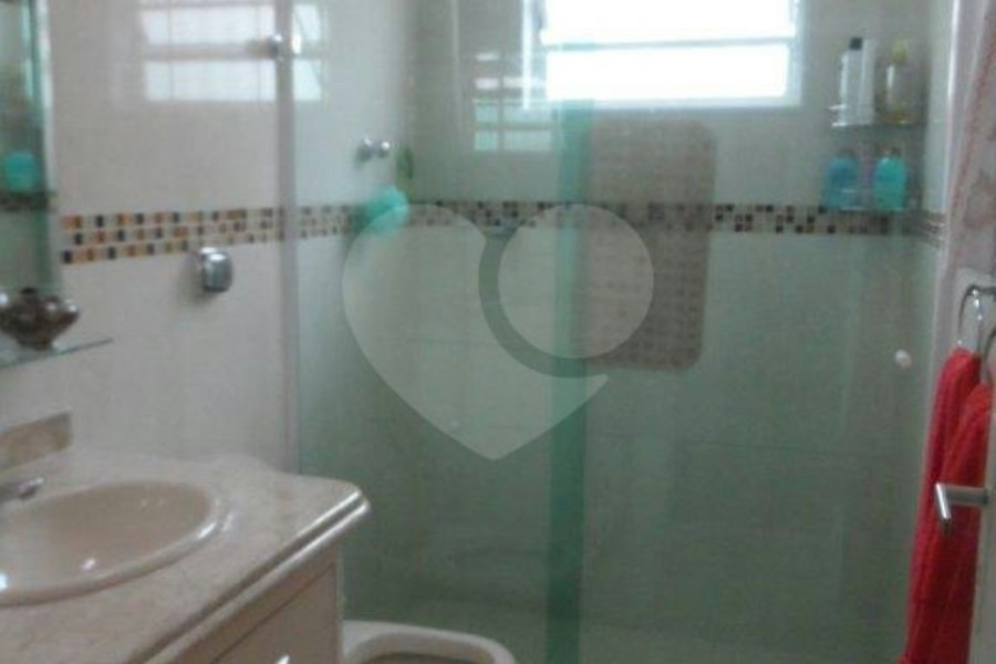 Sobrado à venda com 3 quartos, sendo 1 suíte, em Jardim Virginia Bianca, São Paulo, SP
