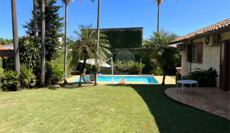 Casa Térrea à venda com 5 quartos, sendo 3 suítes,  em Interlagos, São Paulo, SP