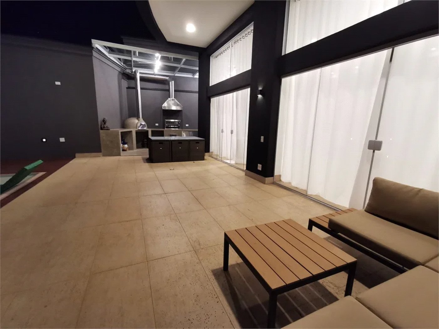Casa à venda ou para alugar com 4 suítes em Parque dos Príncipes, São Paulo, SP