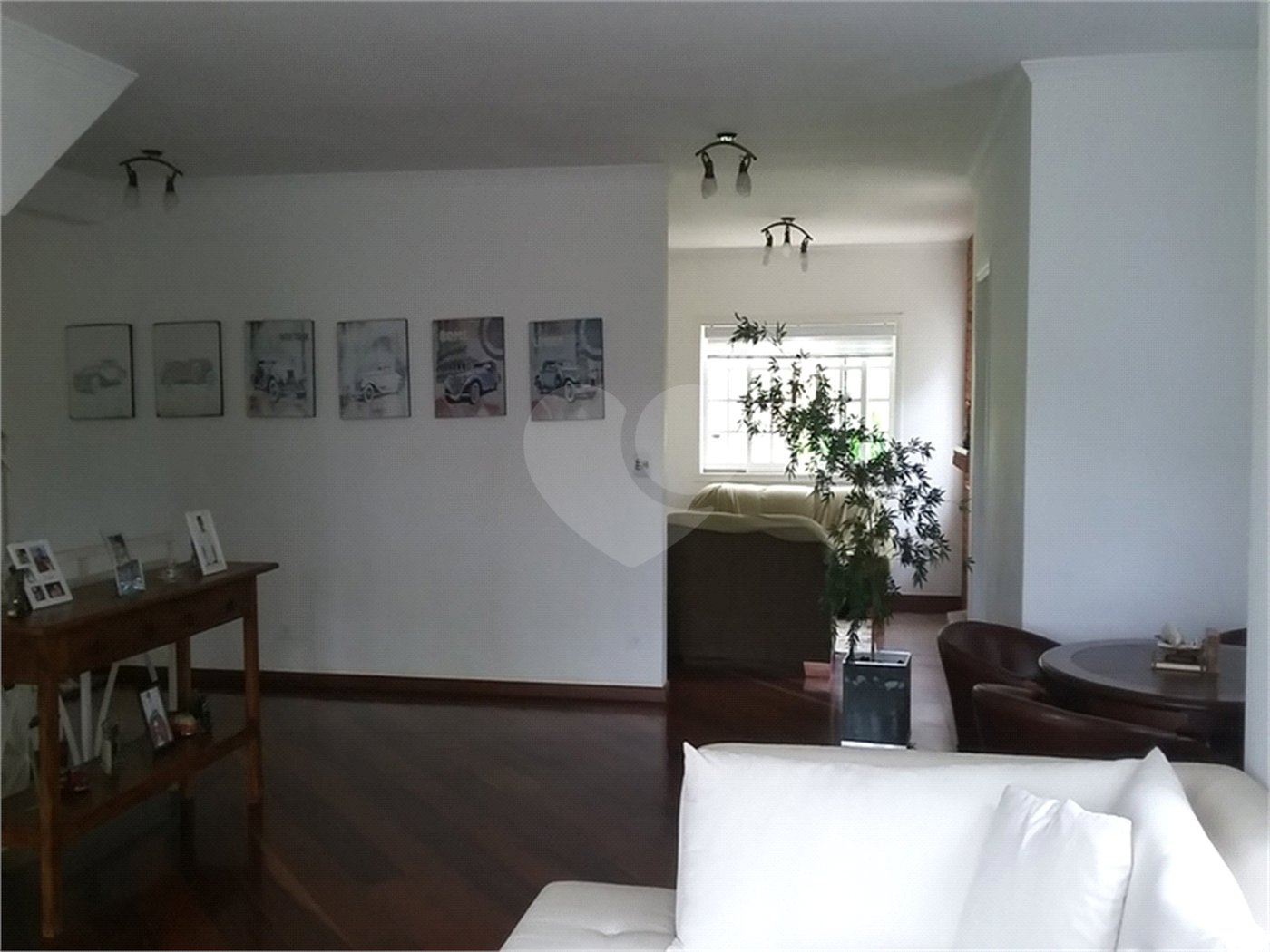 Casa à venda com 4 suítes no condomínio Suíça da Cantareira, Mairiporã - SP