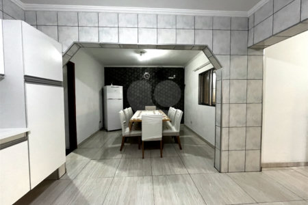 Sobrado à venda com 4 quartos, sendo 1 suíte,  em Vila Curuçá, Santo André, SP