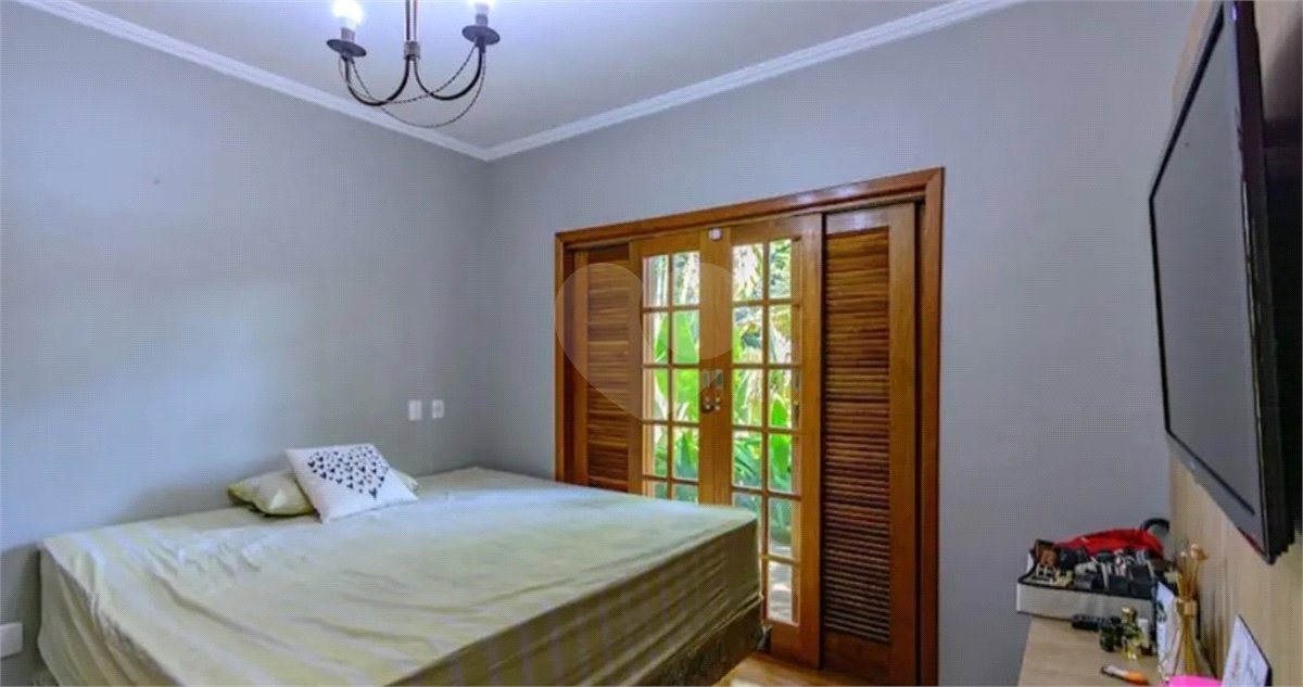 Casa à venda com 4 quartos, sendo 2 suítes,  em Granja Viana, Cotia, SP
