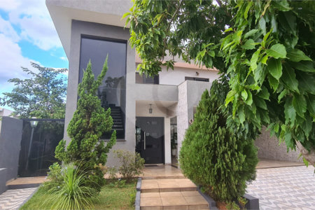 Casa térrea no Condomínio Jardim Botânico , localizado na cidade Bady Bassit/SP .