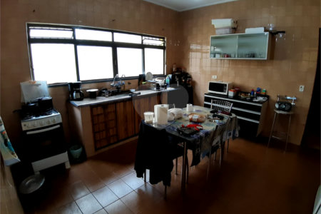 Sobrado à venda com 5 quartos em Vila Nivi, São Paulo, SP