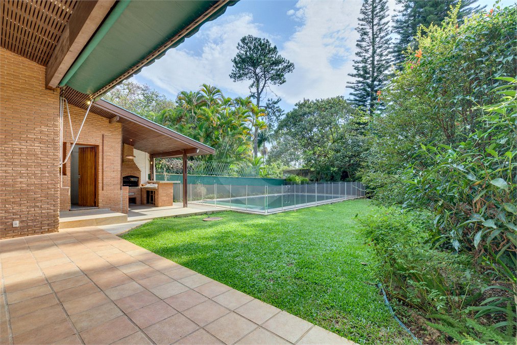 Casa Térrea à venda com 3 quartos, sendo 1 suíte, em Alto da Boa Vista, São Paulo, SP