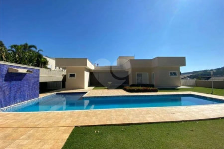 Casa à venda com 4 suítes no condomínio Ipê Velho, Vinhedo - SP