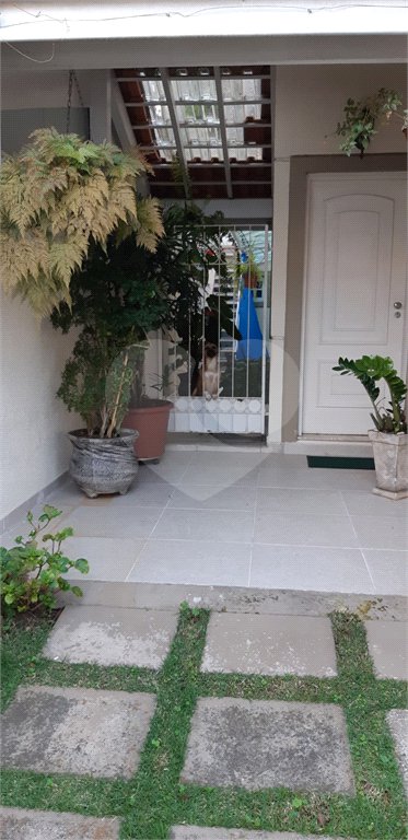 Casa à venda com 3 quartos, sendo 1 suíte, no condomínio Reserva das Flores - Casas, Guarulhos - SP