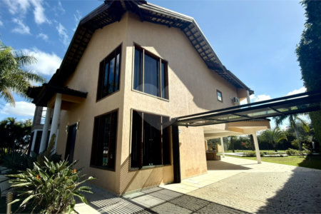 Casa à venda com 4 suítes no condomínio Parque Village Castelo, Itu - SP