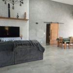 Casa à venda com 4 quartos, sendo 2 suítes,  no condomínio Figueira Garden, Atibaia - SP