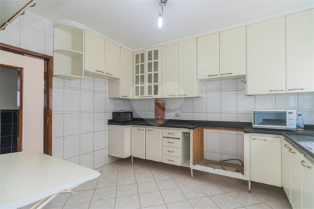 Sobrado à venda com 4 quartos, sendo 2 suítes, em Interlagos, São Paulo, SP