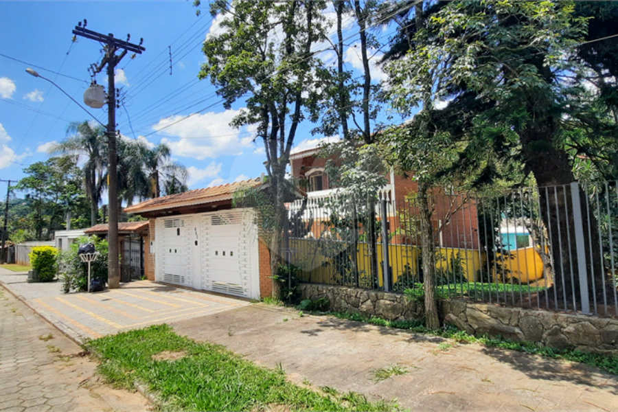 Casa à venda ou para alugar com 4 quartos, sendo 2 suítes, em Mantiqueira, Mairiporã, SP