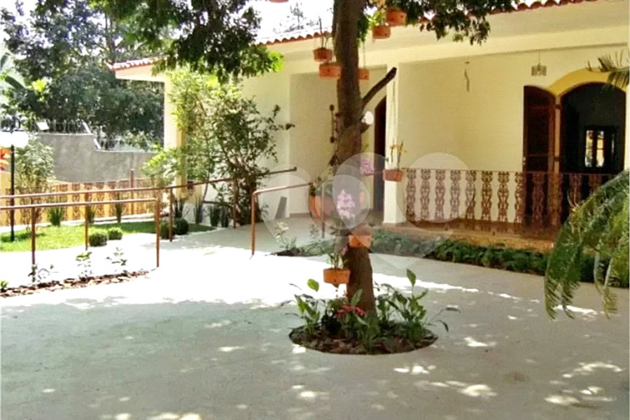 Sobrado à venda com 6 quartos, sendo 3 suítes, em Horto, São Paulo, SP