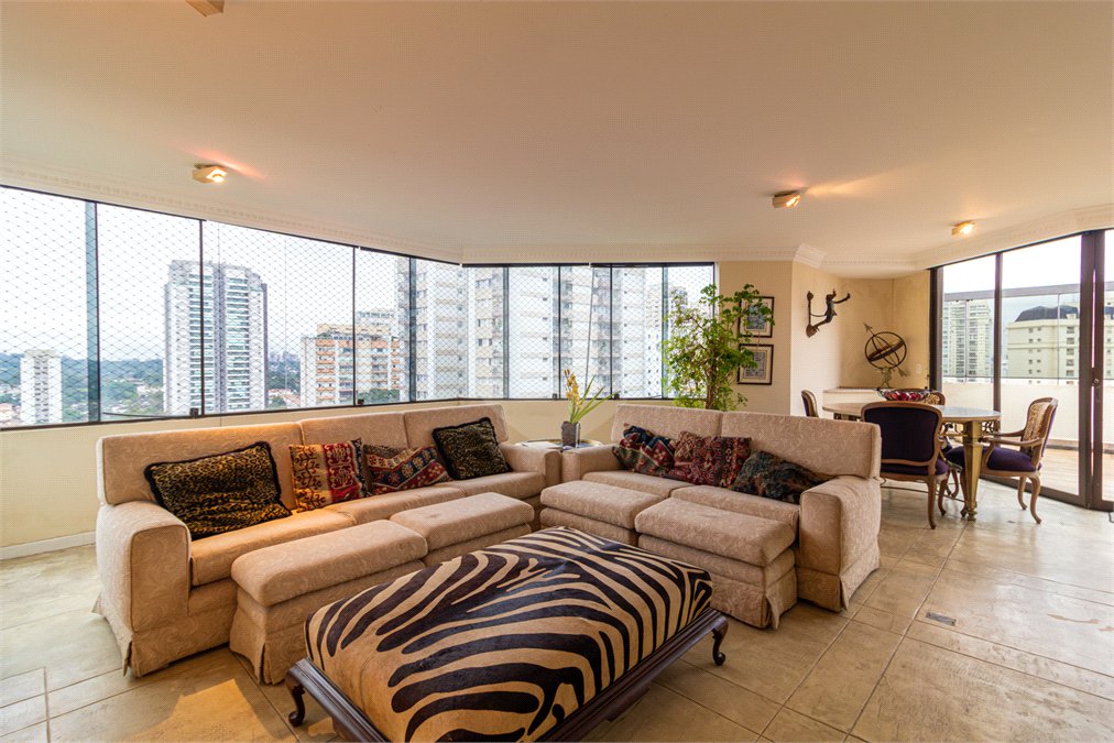 Duplex à venda com 4 quartos, sendo 3 suítes, em Campo Belo, São Paulo, SP