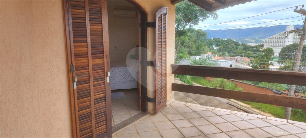 Chácara à venda com 4 quartos, sendo 3 suítes, em Campos de Atibaia, Atibaia, SP
