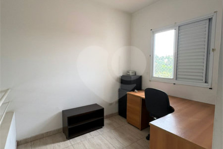 Casa à venda com 3 quartos, sendo 1 suíte, no condomínio New Village, Cotia - SP