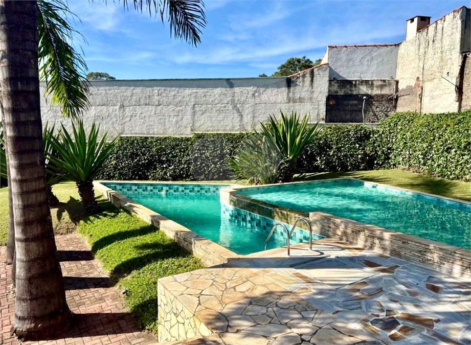 Casa à venda com 3 quartos, sendo 1 suíte, no condomínio Residencial Rio Preto Village, Atibaia - SP