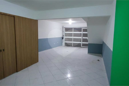 Casa à venda com 3 quartos, sendo 1 suíte, no condomínio Residencial Gabriela, São Paulo - SP