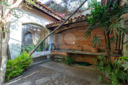 Casa à venda com 4 quartos, sendo 1 suíte, em Campo Belo, São Paulo, SP