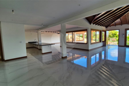 Casa à venda com 8 quartos, sendo 7 suítes, em Ferradura, Armação dos Búzios, RJ