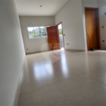 Casa térrea em Atibaia com 3 suítes, sala 2 ambientes, 2 vagas garagem, excelente localização, pronta para morar