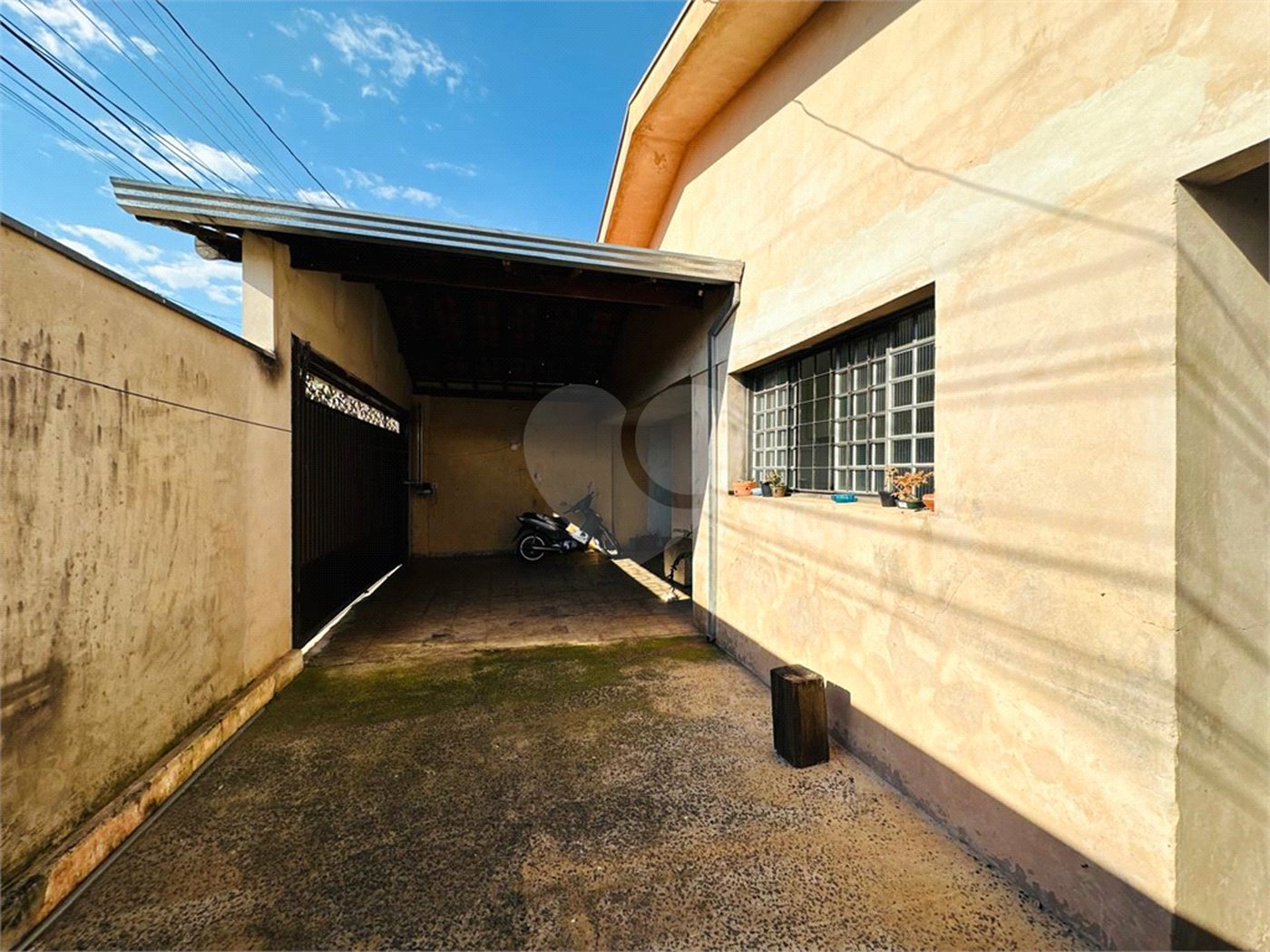 Casa á venda, com 03 Dormitórios, em São Carlos.