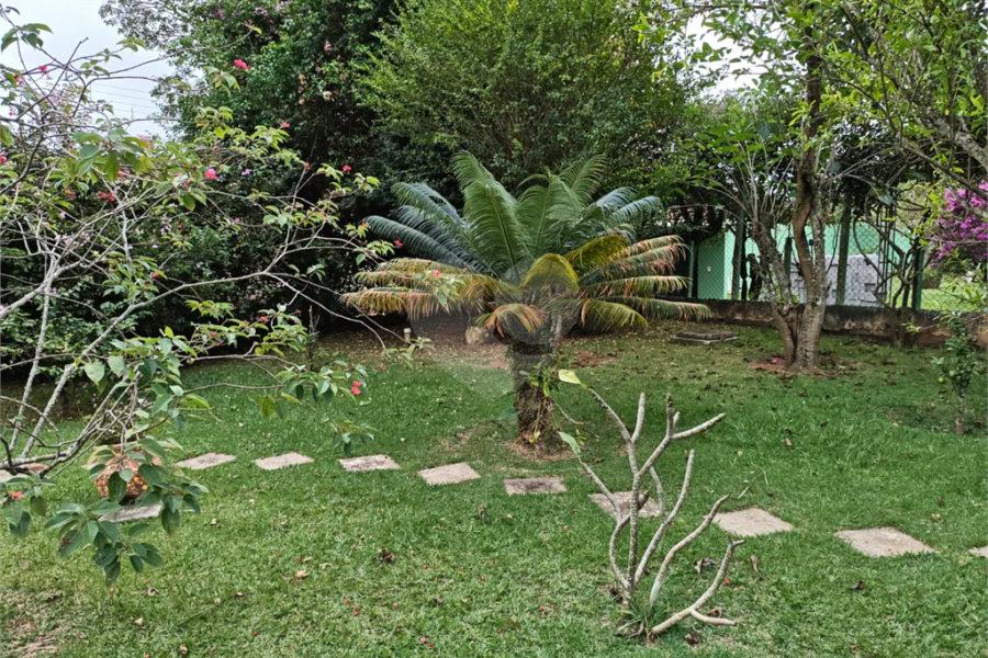Casa à venda com 4 quartos, sendo 2 suítes,  em Country Residencial Felix, Bom Jesus dos Perdões, SP