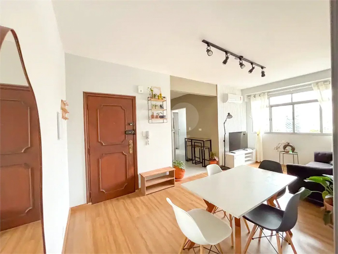 Apartamento de 80m² a venda e locação em Moema - 02 dorm, 02 Banheiros 01 Vaga