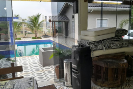 Chácara em Área Rural de Piracaia, com casa principal + 4 kitnets alugadas, excelente localização