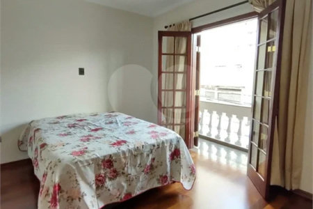 Linda casa à venda no bairro Santa Maria em São Caetano do Sul, 257 m², 3 quartos (1 suíte) e 6 vagas de garagem