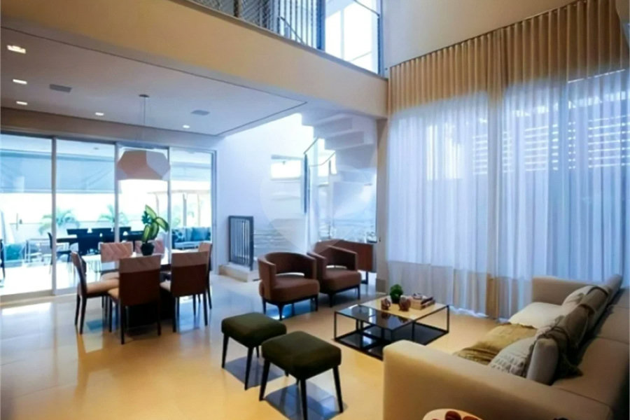 Casa de Alto Padrão em Condomínio com 4 suítes.
