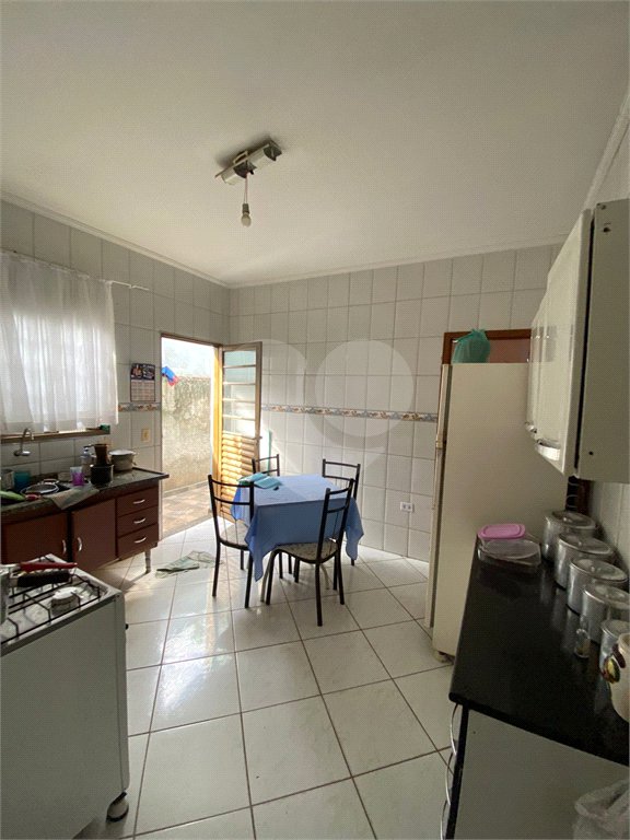 Casa Térrea com 2 dormitórios.