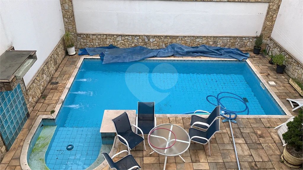 Sobrado 4 suítes, piscina e 6 vagas de garagem na Vila Lúcia