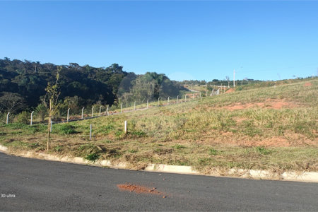 Terreno em Atibaia com 360 m² condomínio fechado com ampla área de lazer