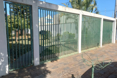 Casa térrea para venda ou locação no Parque Estancia Suíça.