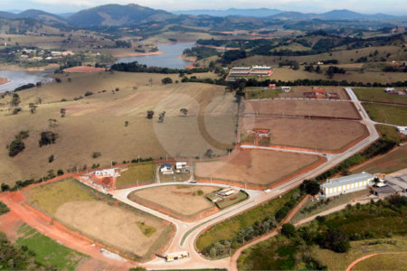 Terreno em Joanópolis com 1.000 metros, condomínio fechado com portaria e segurança, pronto para construir